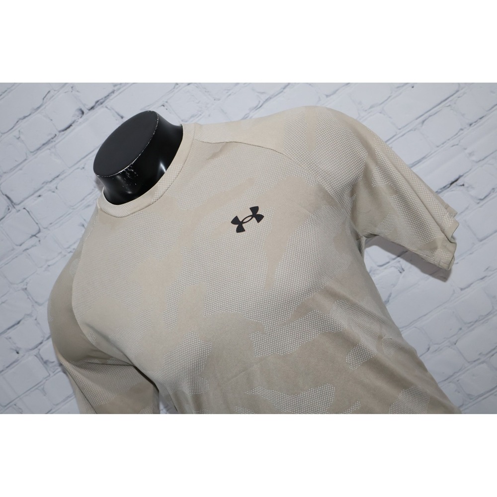 Under Armour Gym Shirt Workout Mens Large Tan Camo Short Sleeve Loose Fit **